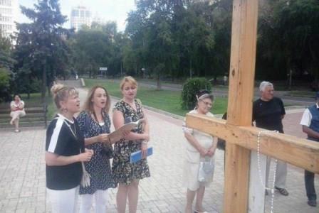 mizhkonfesiyniy-molitovniy-marafon-u-donecku-700x469