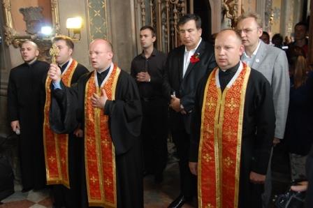 saakashvili_lviv_molytva_0793