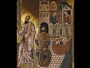 pavlo-v-koshi-spuskayetsya-z-muru-300x227
