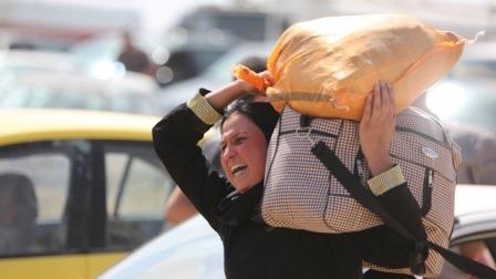 woman-flees-mosul-after-t-010