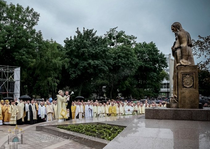 pamyatnyk_sheptytskyj1