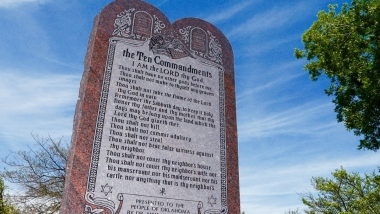 ten-commandments-monument-in-oklahoma