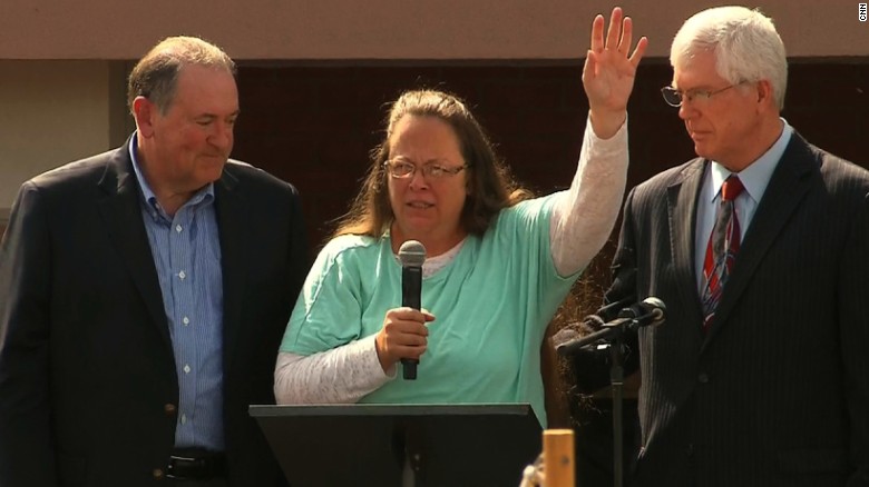 150908155410-04-kim-davis-rally-0908-exlarge-169