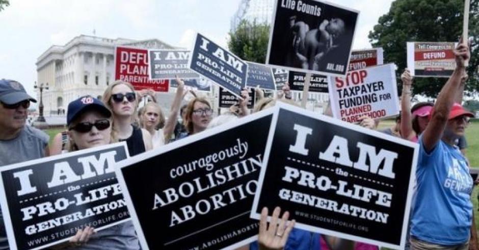 cerkvi-kalifornii-otkazyvayutsya-oplachivat-aborty-696x451