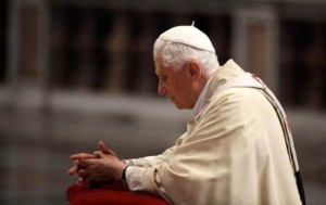 pope-benedict-prays-at-john-paul-ii-coffin-300x189