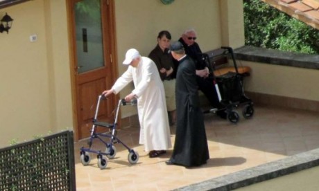 benedict-xvi-zimmer-frame-resized