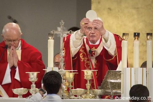 2010-11-07-10-1_a_spain_pope_tous