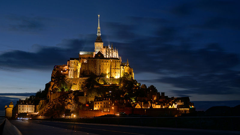 mont_saint-michel_at_night_-_bebo86