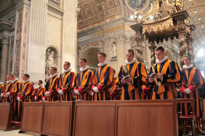 swiss_guards_mass_may_6_2016_martha_calderon_cna