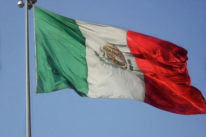 bandera_mexicana_credit_daniel_bernal_via_flickr_cc_by_nc_20_cna