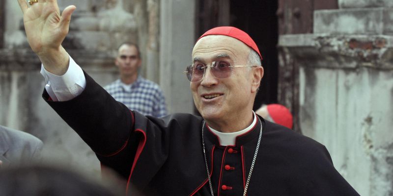 o-tarcisio-bertone-cuba-facebook