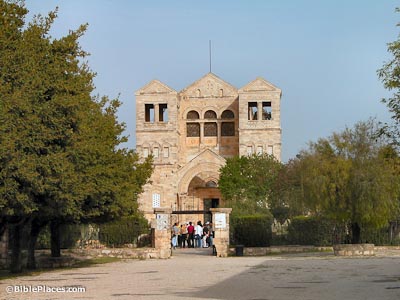 mount-tabor-basilica-of-transfiguration-tb032904191-bibleplaces