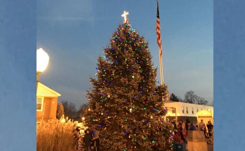 christmas_tree_with_cross_810_500_55_s_c1