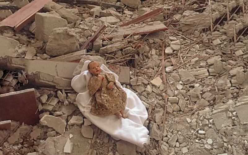 1_camerino-doll-post-earthquake-800x500