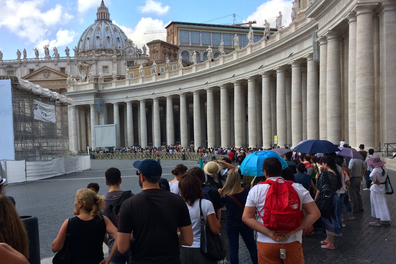 line-at-vatican-summer