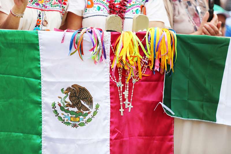 pilgrims_from_mexico_at_the_general_audience_in_st_peters_square_sept_21_2016_credit_daniel_iba_n_ez_cna