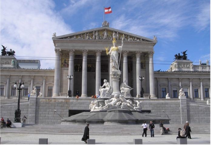 austria_parlament_front-ausschnitt