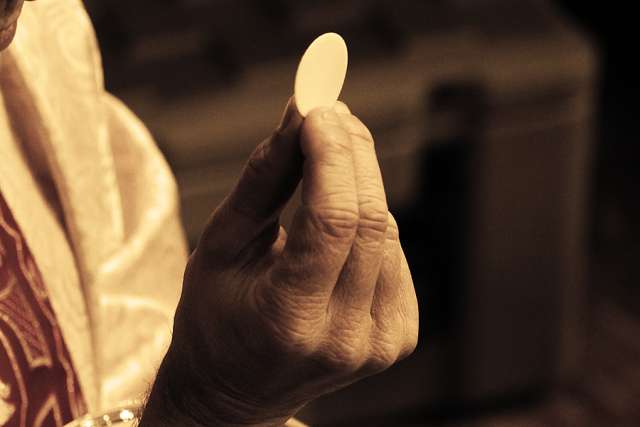 eucharist_credit_alexey_gotovskyi_cna
