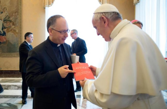 20170209t1213-7867-cns-pope-civilta-cattolica_800-690x450