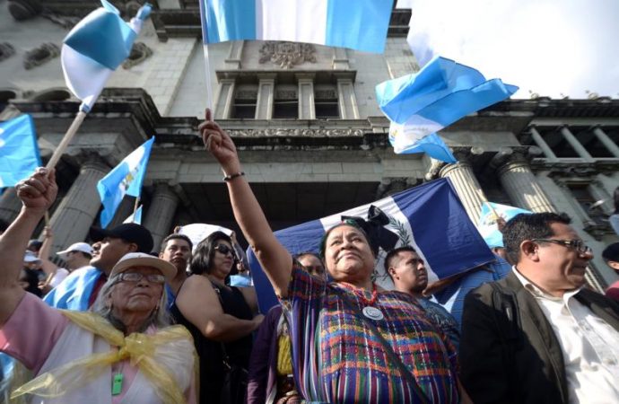 20170828t1346-11240-cns-guatemala-bishops-president-corruption_800-690x450