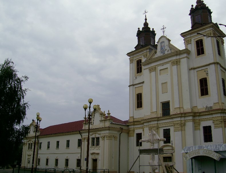 kostel-i-monastyrski-sporudy-u-bogorodchanah