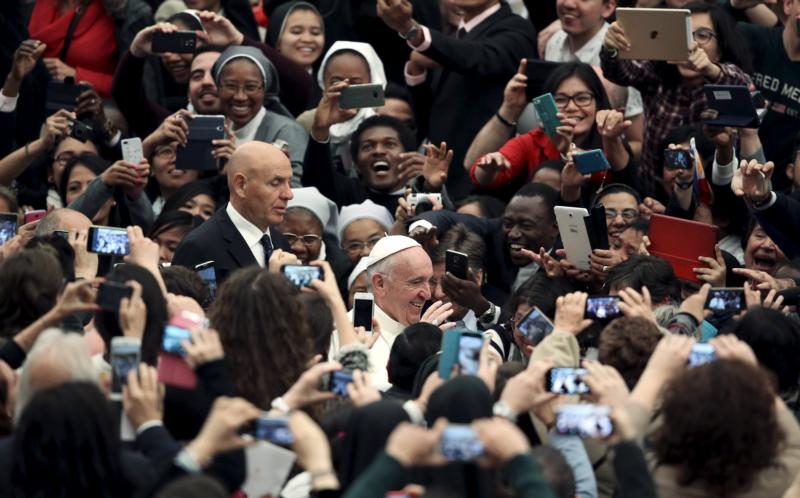 20151123t0944-469-cns-pope-education-conference_800