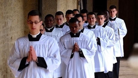 seminarians-take-cassock2016-460_0