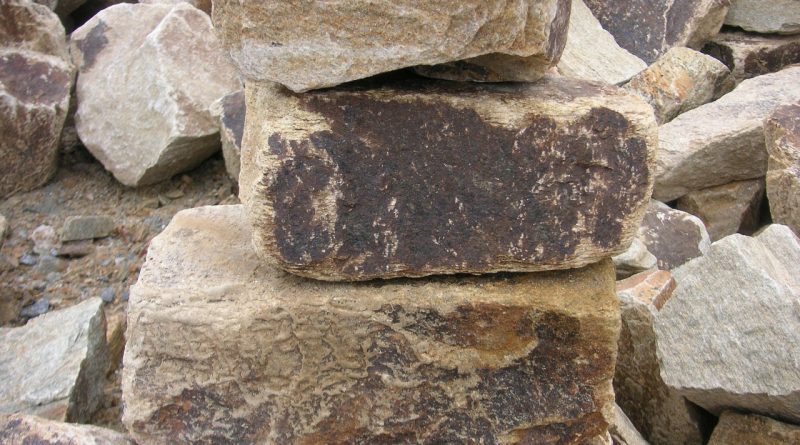 rocks-233011_1280-e1518113712783-800x445
