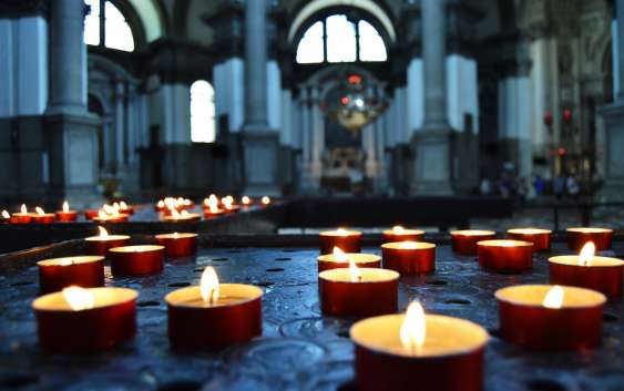 architecture-blur-candlelight-205304-563x353
