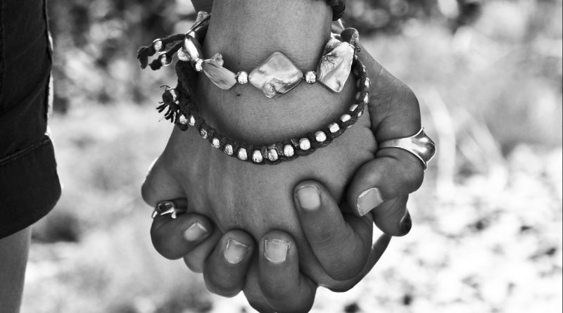hands-63743_1920-e1531924013613-800x445