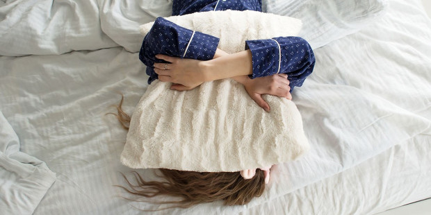 web3-lazy-woman-bed-sleepy-morning-shutterstock_710815021-lia-koltyrina-ai