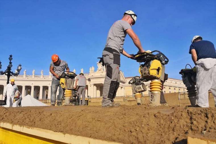 construction_begins_on_2018_vatican_nativity_scene_credit_city_of_jesolo_cna