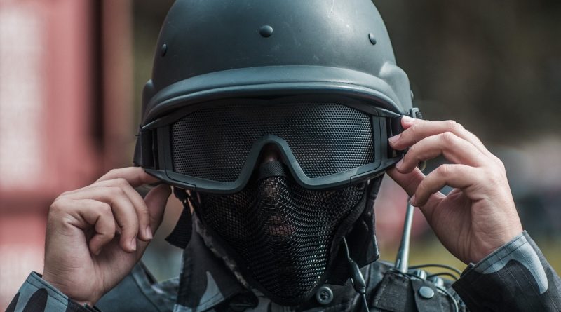combat-helmet-3043091_1280-800x445