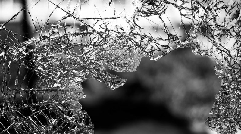 glass-984457_1920-800x445