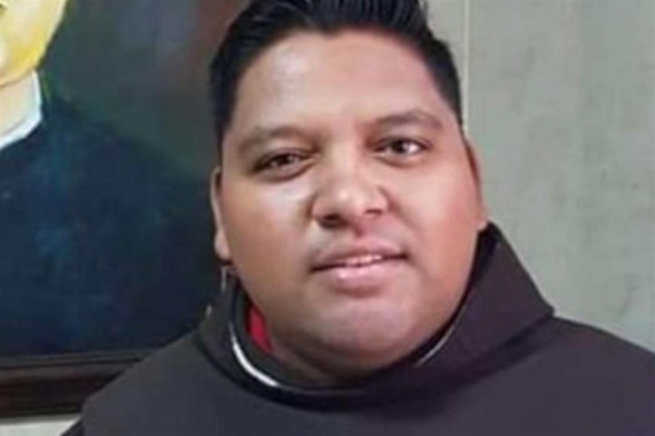 767152_htdz_sacerdote_54