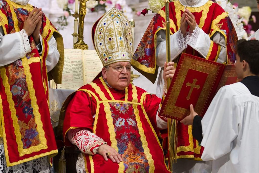 1024px-cardenal_burke-1