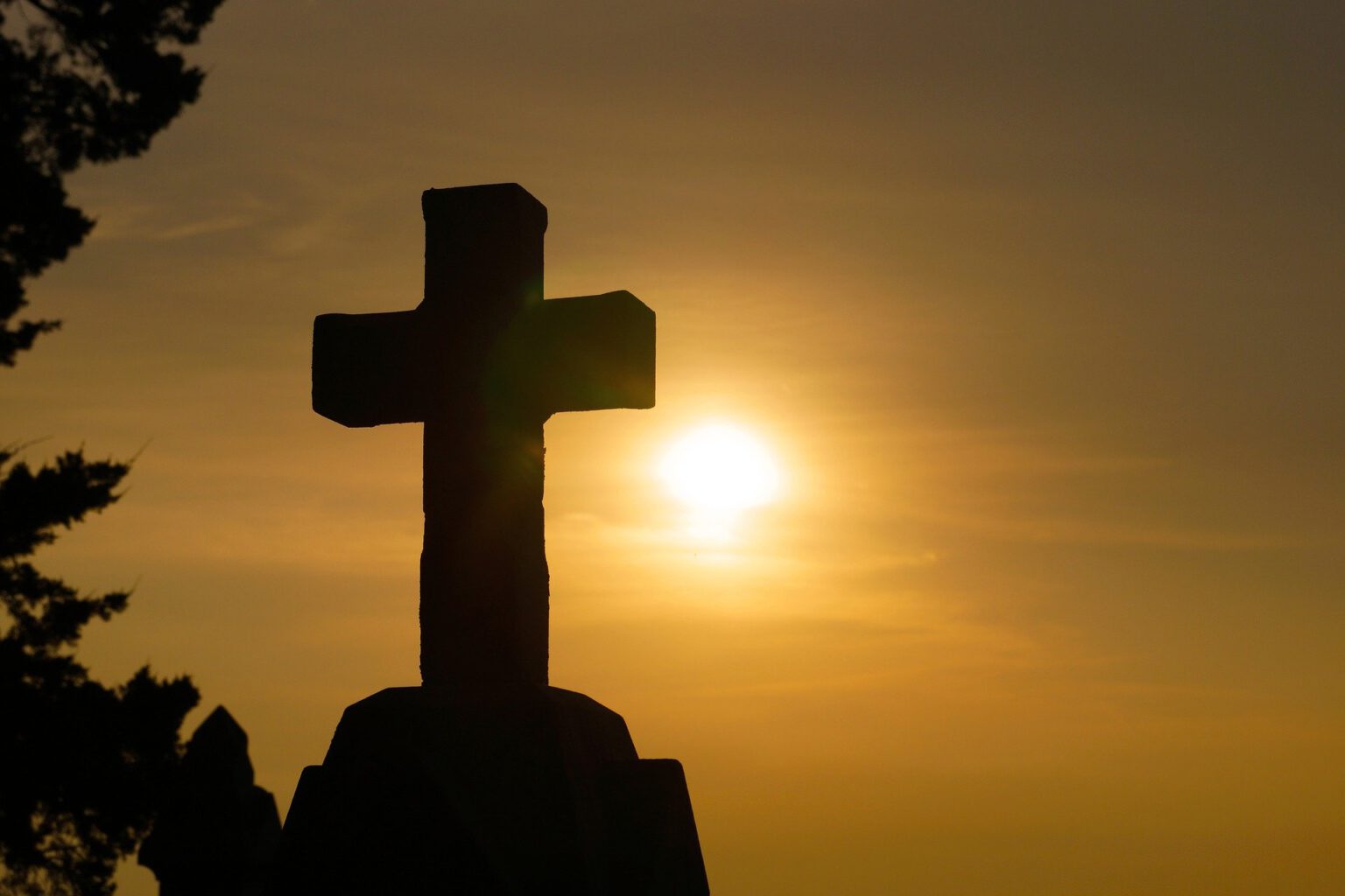 cross-1772560_1920-1536x1024
