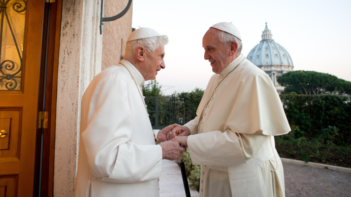pope-benedict-pope-francis-gettyimages-967652404