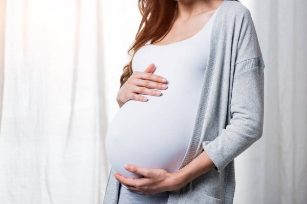 depositphotos_164059188-stock-photo-pregnant-woman-touching-belly