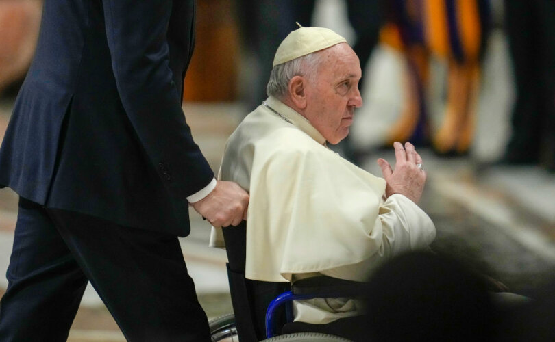 pope-chair-810x500