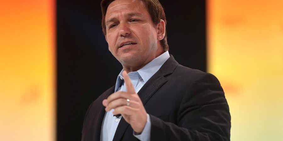 ron_desantis_51326400547-900x550-1-900x450