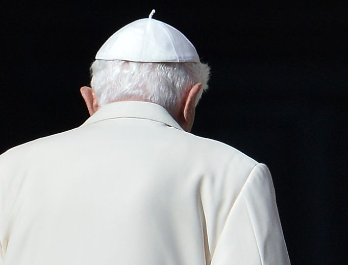 pope-benedict-xvi-departing