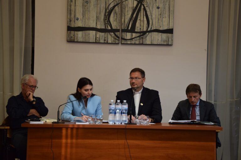 prezentacziya-knygy-raffaele-luyize_004-768x512