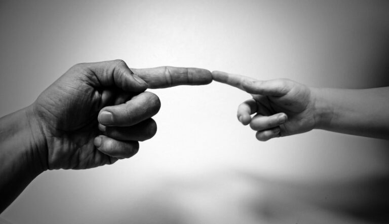 align-fingers-71282_1280-2-768x442