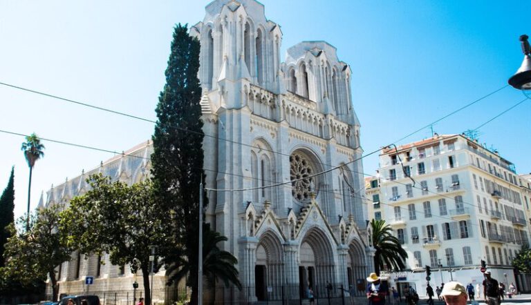 2048px-notre_dame_113432119-768x442