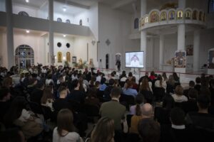 укр-молодь-папаФр