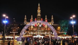 1080px-Wien_-_Christkindlmarkt_-768x442