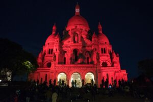 Понад 600 храмів підсвітять червоним. Red Week 2025 – світло для переслідуваних християн