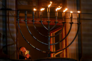 Церква в Австралії засуджує напад на єврейську громаду, яка святкувала Хануку