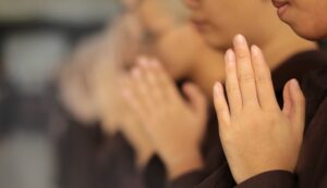 hands-5634107_1280-2